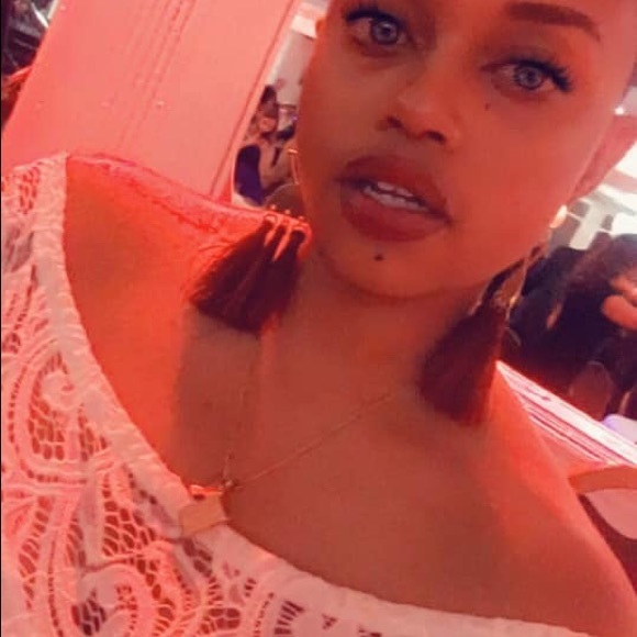 Meet your Posher, Naomi - Picture 4 of 12